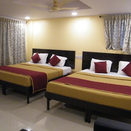 The White House Residency Hotel Madras Buitenkant foto