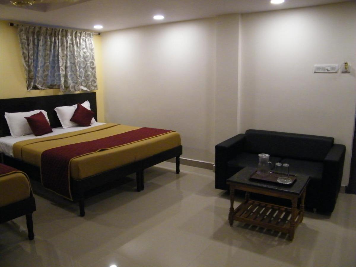 The White House Residency Hotel Madras Buitenkant foto