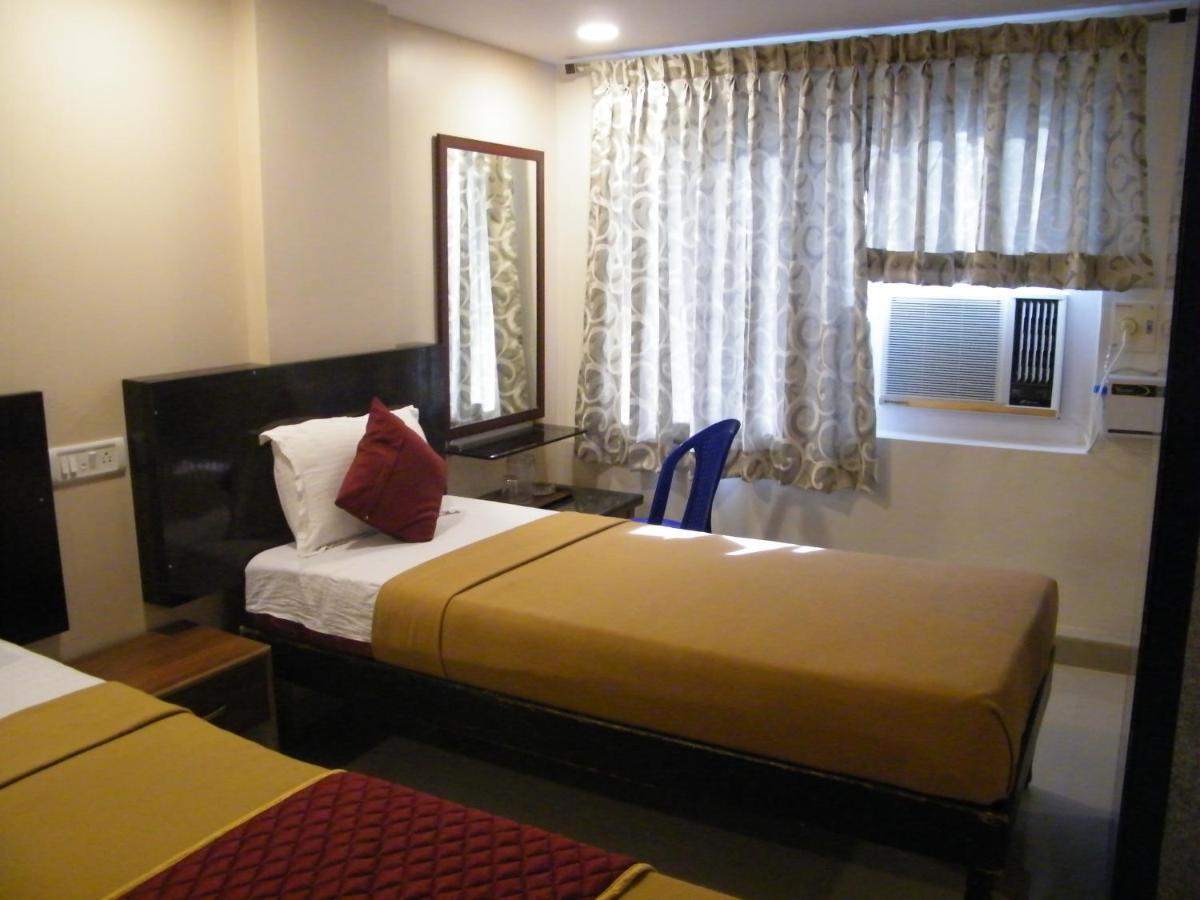 The White House Residency Hotel Madras Buitenkant foto
