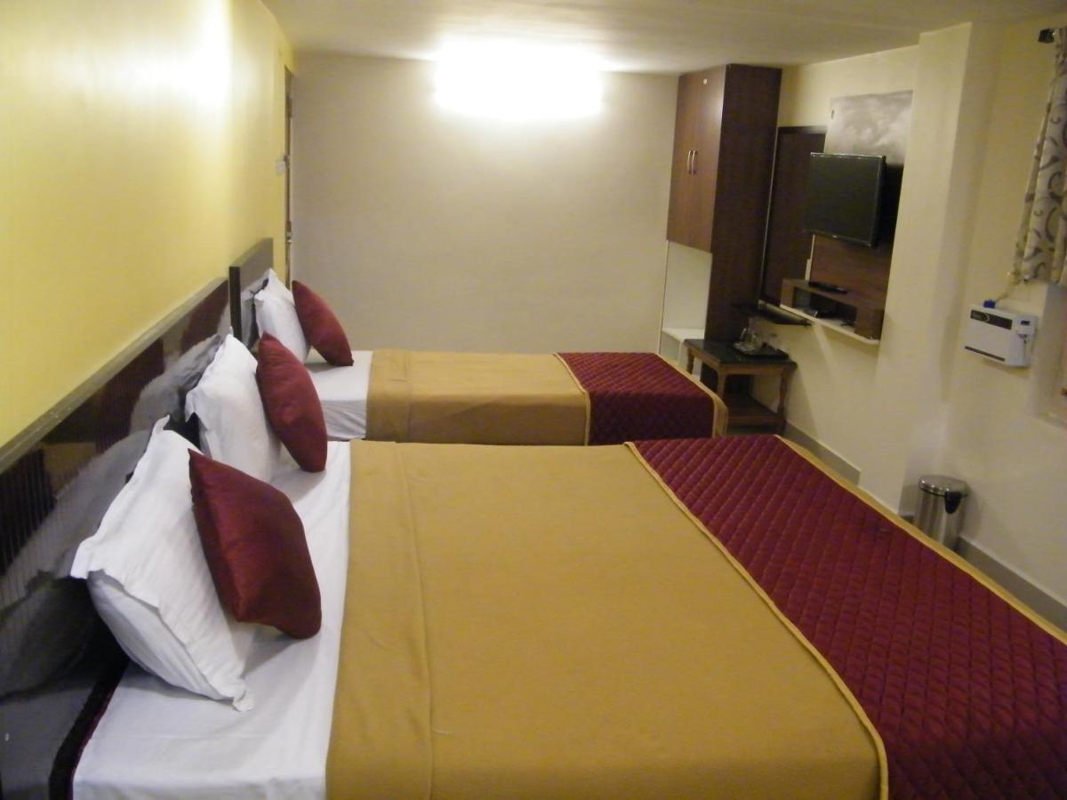 The White House Residency Hotel Madras Buitenkant foto