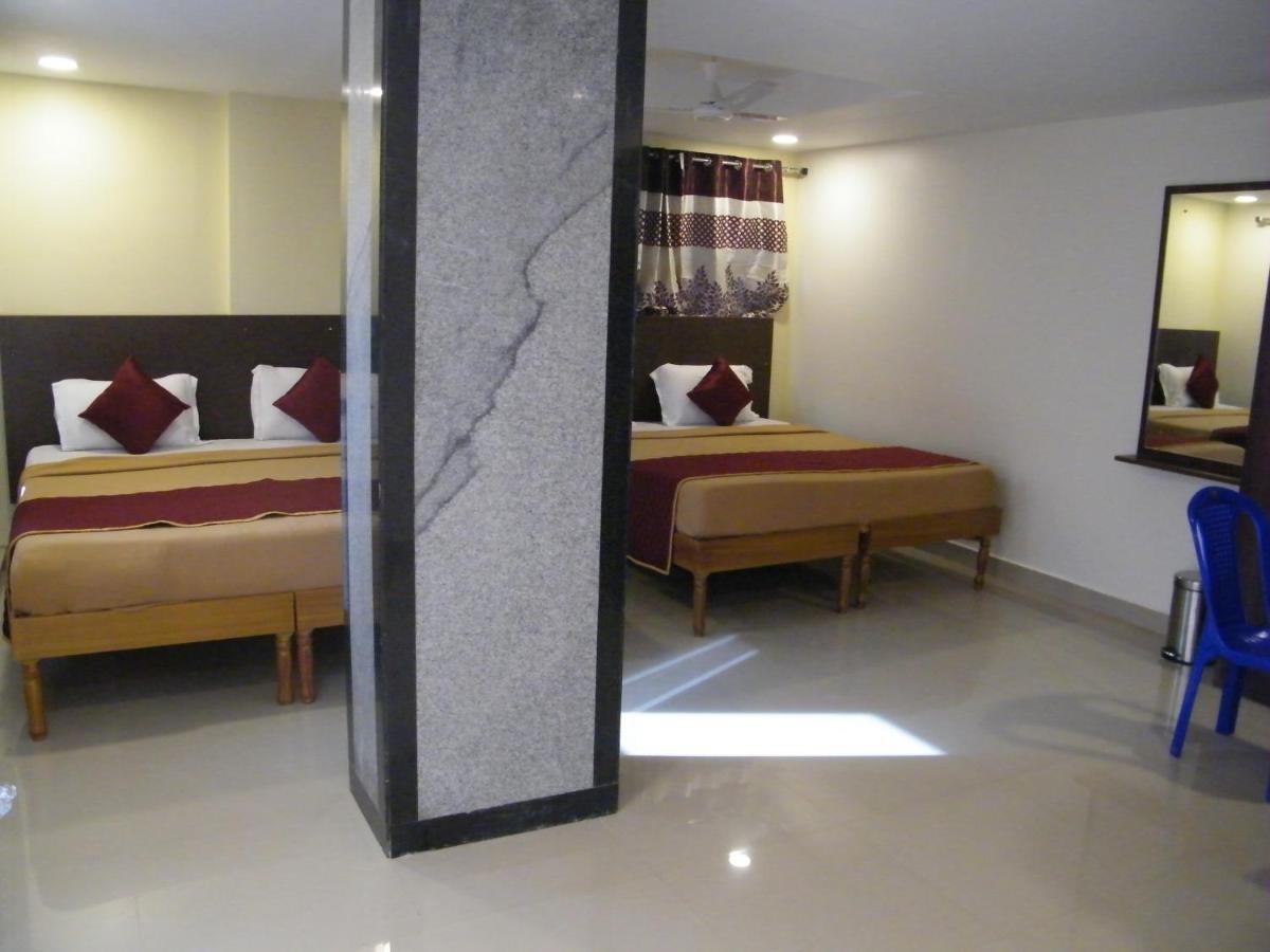 The White House Residency Hotel Madras Buitenkant foto