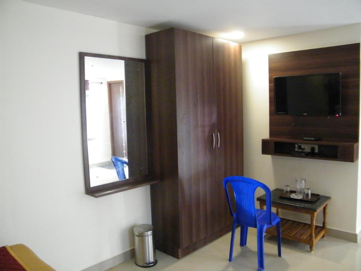 The White House Residency Hotel Madras Buitenkant foto