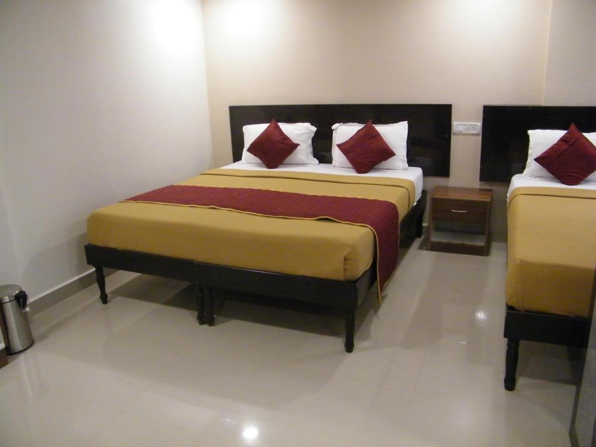 The White House Residency Hotel Madras Buitenkant foto